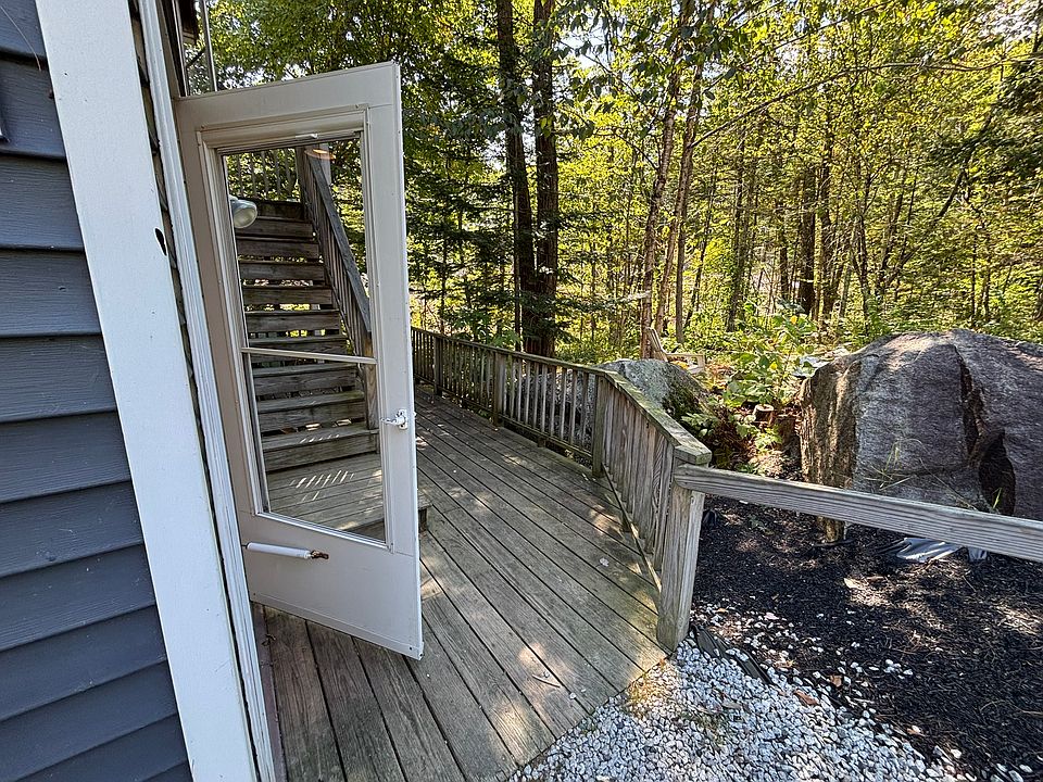 Entry, lower level