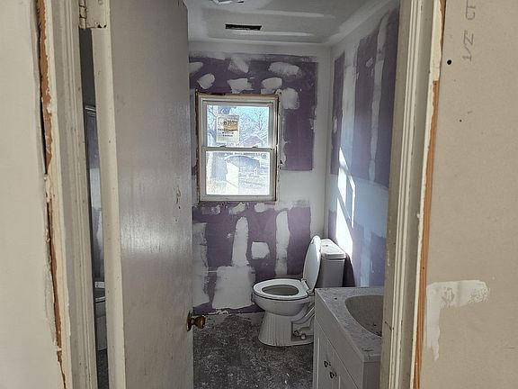 5th image of 1418 S Franklin St