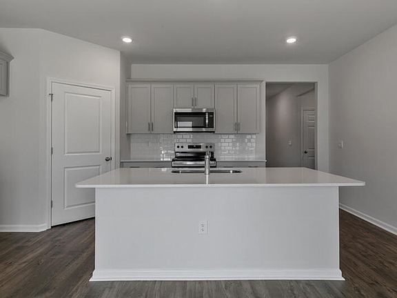 4th image of 61 Hawley Glen Dr