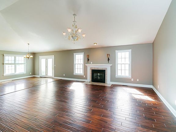 4th image of 204 Savanna Dr
