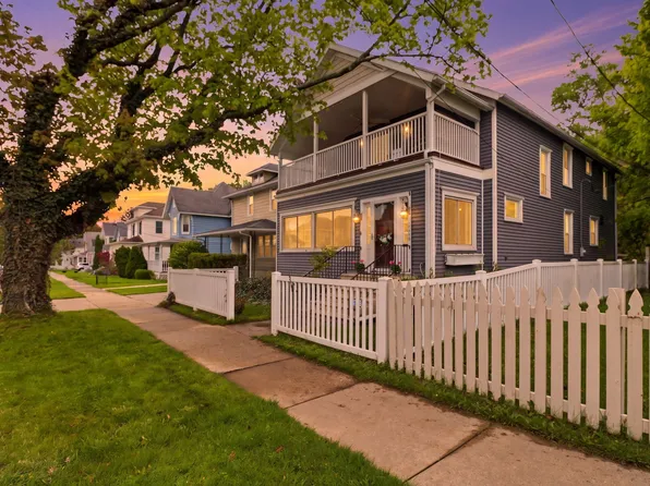 1012 Pearl St, Saint Joseph, MI 49085