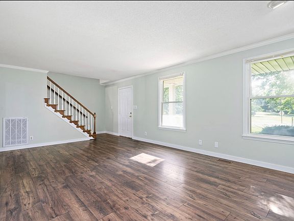 3rd image of 532 Westwood Dr