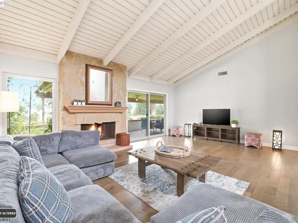 742 Via Zapata, Riverside, CA 92507