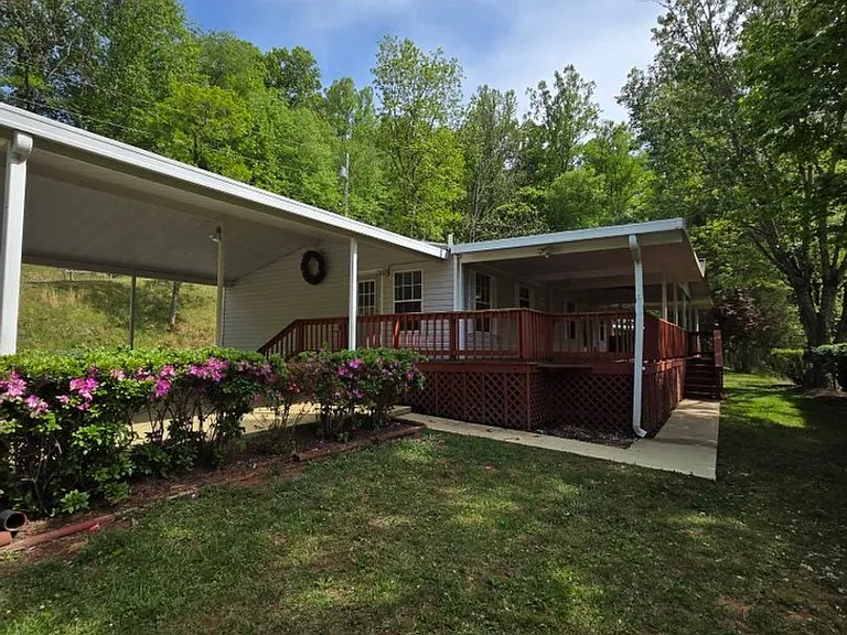 4 Twins Ln — Photo 1