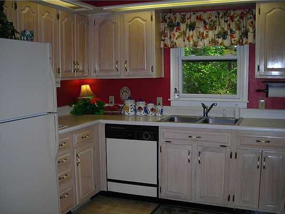 Nice, bright kitchen.