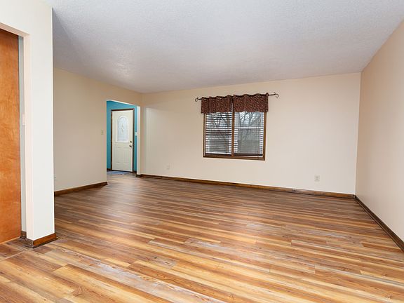 3rd image of 9 Douglas Pl