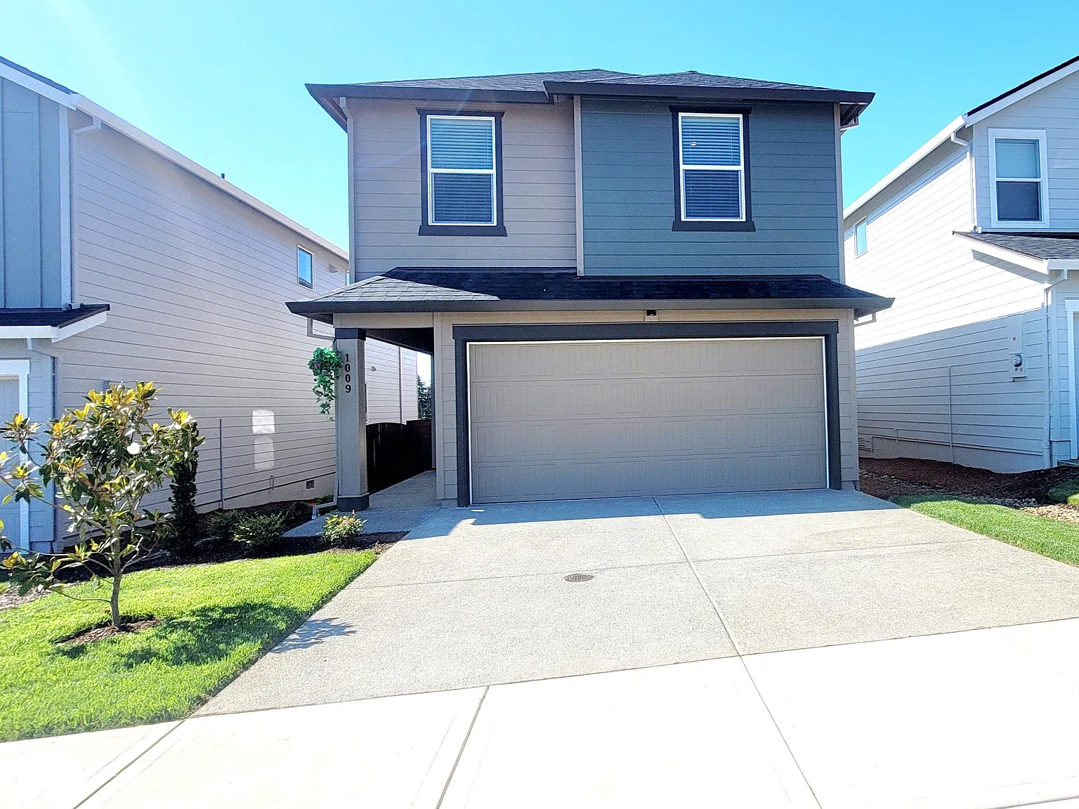 4 bed, 2.5 bath, 1929 sqft, $2,895 — Photo 2