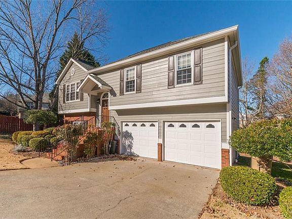 3rd image of 203 Eagle Glen Ct