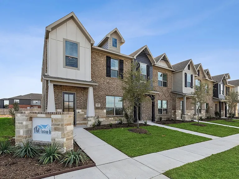 4001 Avion Dr — Photo 6