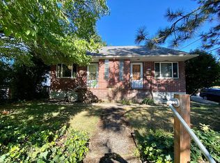 4760-4762 SE Cesar E Chavez Blvd, Portland, OR