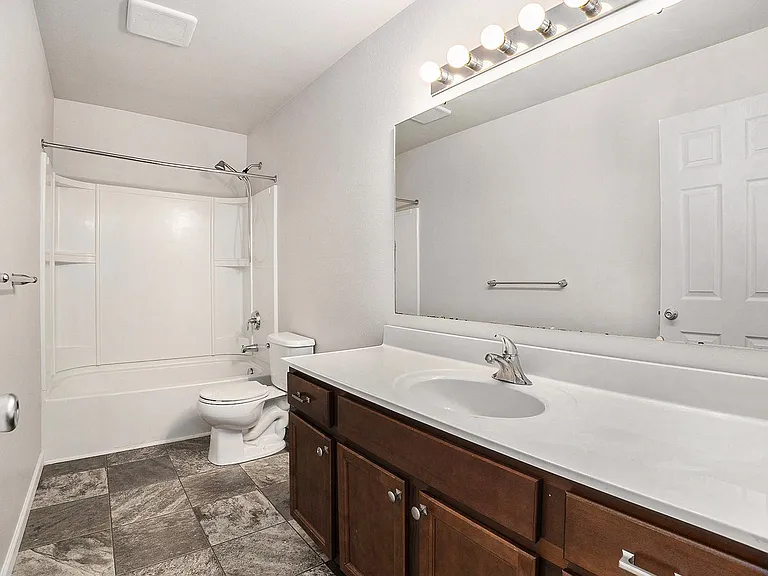 1048 Broken Ridge Dr — Photo 16