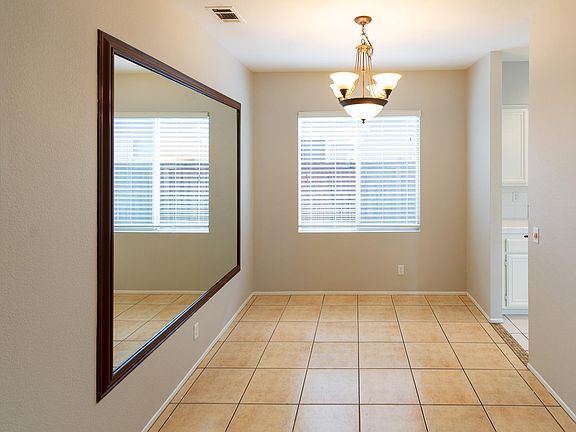 4th image of 39556 Warbler Dr