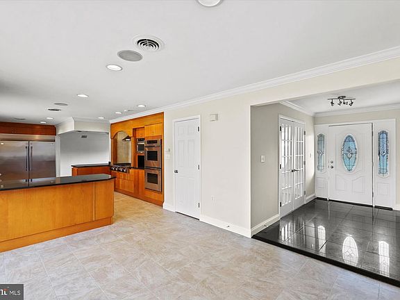 3rd image of 8 Moyle Dr