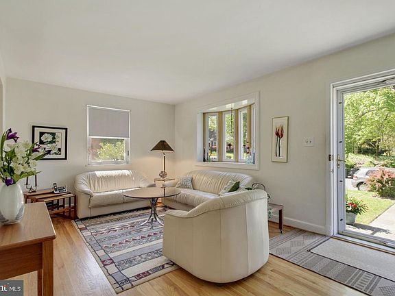3rd image of 4409 Everett St