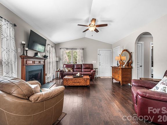 4th image of 161 Winding Cedar Dr