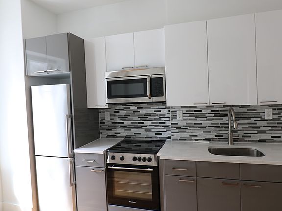 2nd image of 127 Lefferts Pl #2H