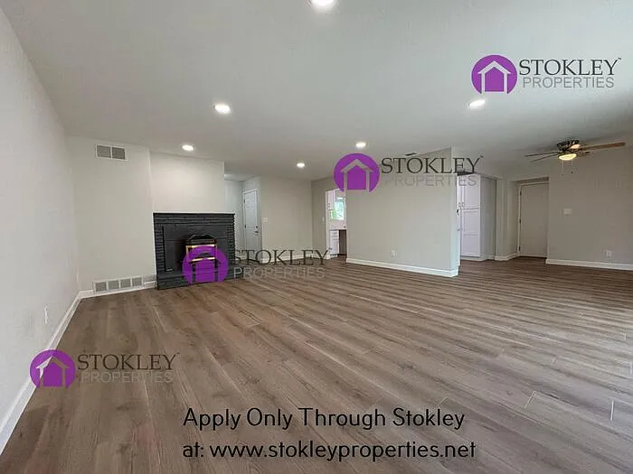 3 bed, 2.0 bath, 1728 sqft, $4,295 — Photo 3
