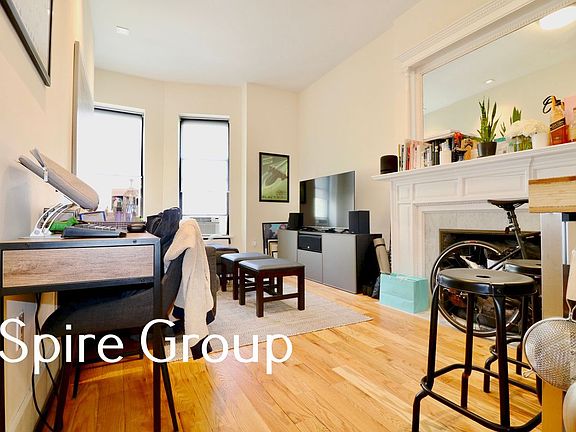 2nd image of 138 W 74th St APT 3A