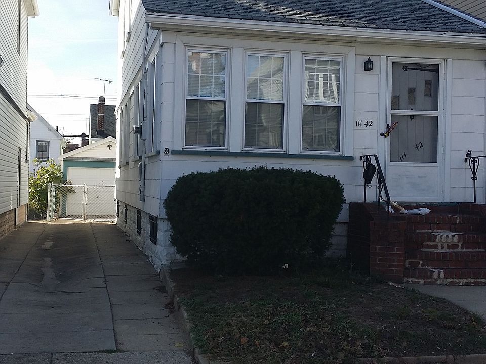 1st image of 11142 121st St