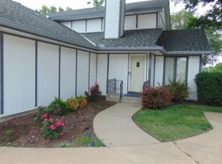 7034 E Farmview Ln, Wichita, KS 67206