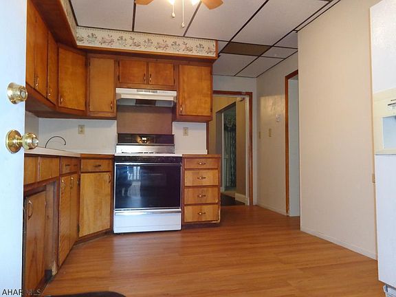 5th image of 605 Penn St