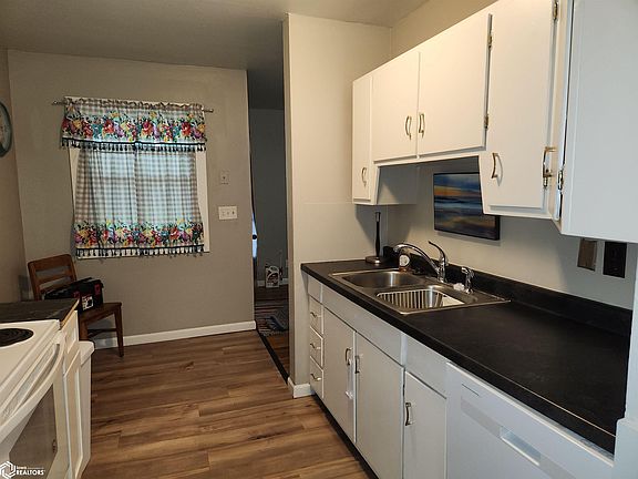 2nd image of 1004 Oswego St