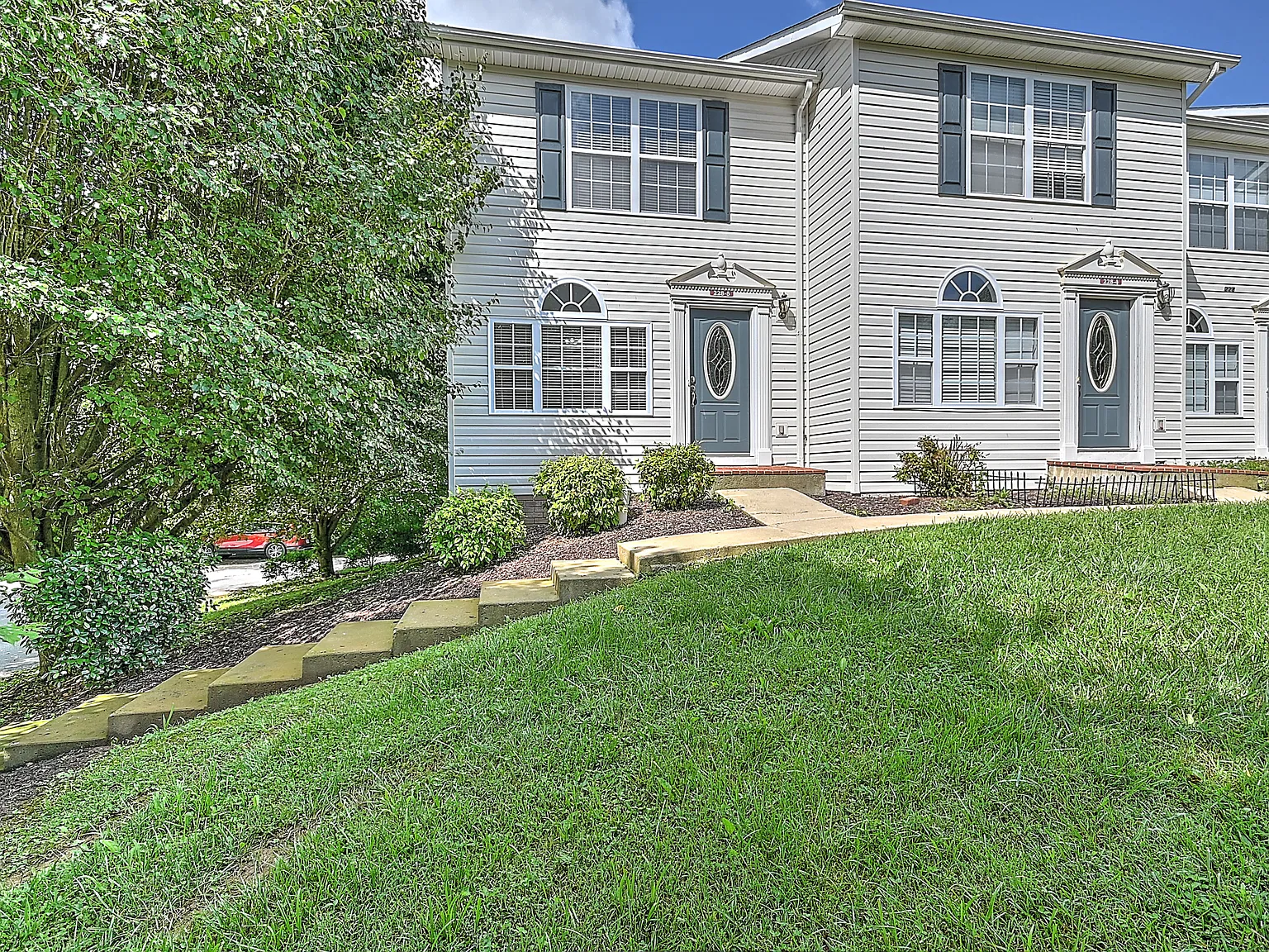 2 bed, 2.5 bath, 1216 sqft, $1,500 — Photo 2