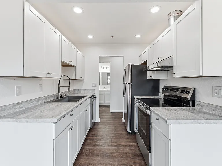 Oakbrook Apartments — Photo 51