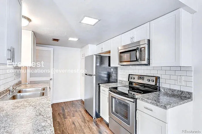 2 bed, 1.5 bath, 1133 sqft, $1,947 — Photo 3