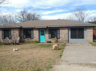 303 W Elm St, Howe, TX 75459