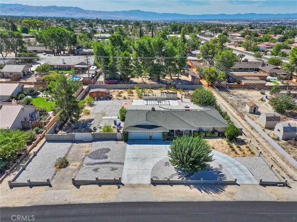 19521 Tomahawk Rd, Apple Valley, CA 92307