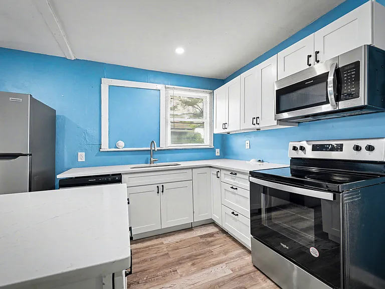 250 Vernis Ave — Photo 3