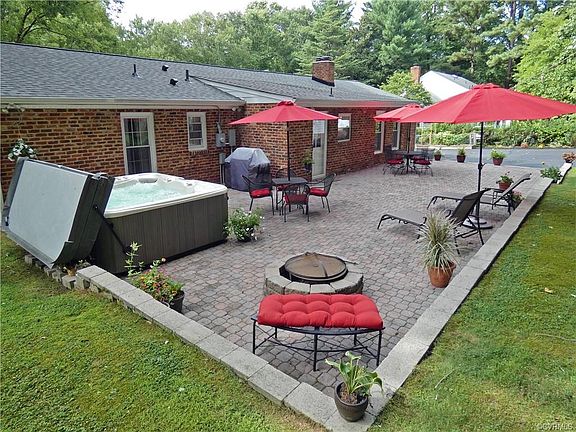 2nd image of 401 N Pinetta Dr