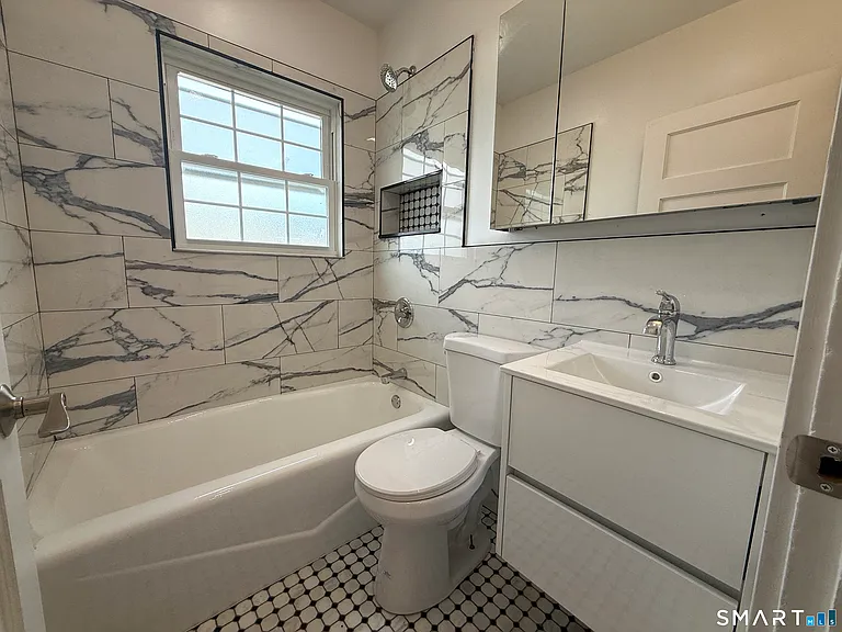 32 Hadley St — Photo 7