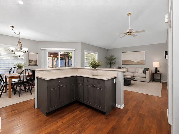 5th image of 215 Blackburn Dr E #123