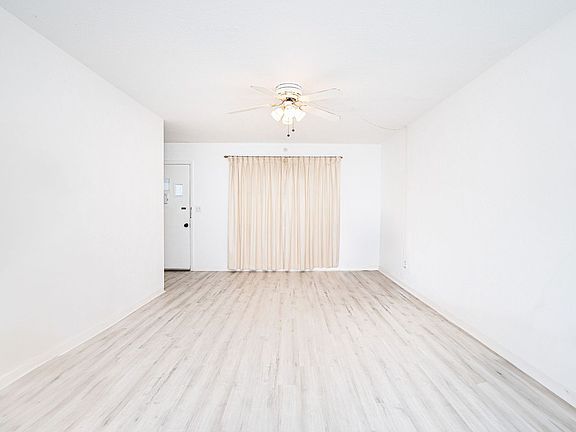 4th image of 3431 S Peninsula Dr #9