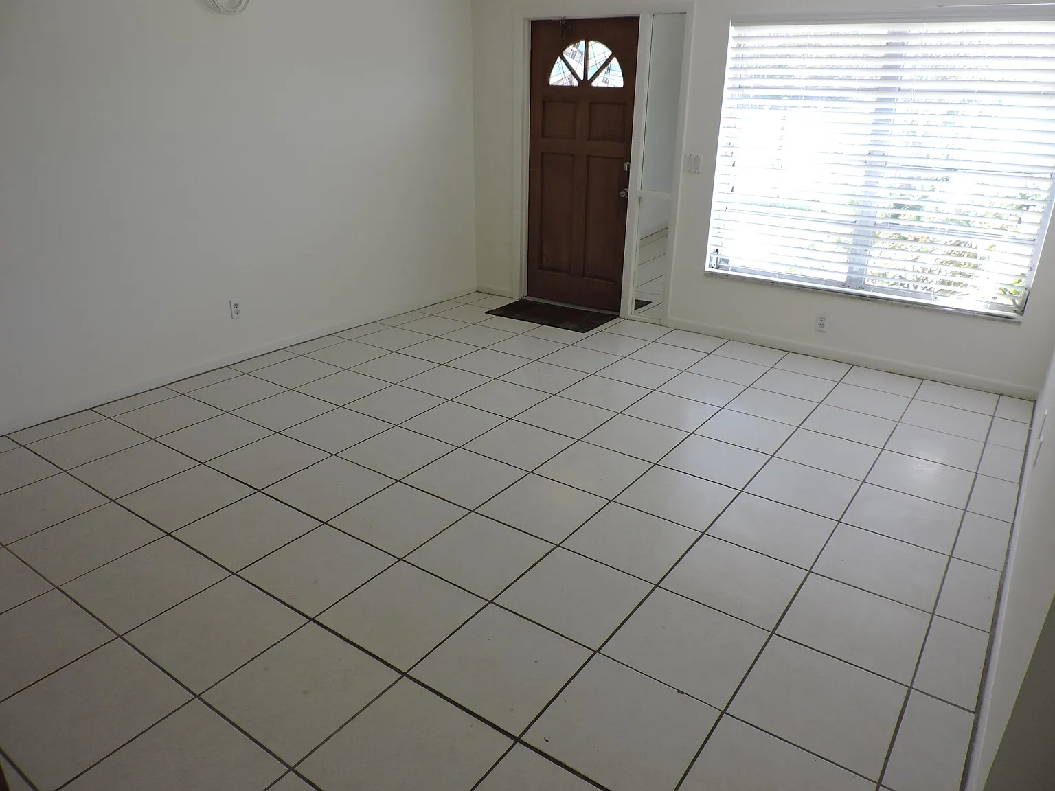 2 bed, 2.0 bath, 944 sqft, $1,800 — Photo 2