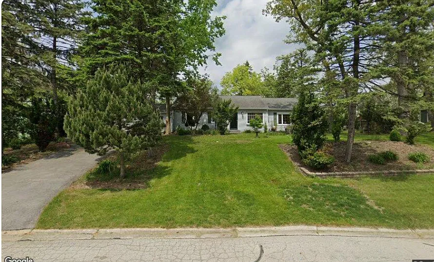 7636 Woodview Dr photo 1