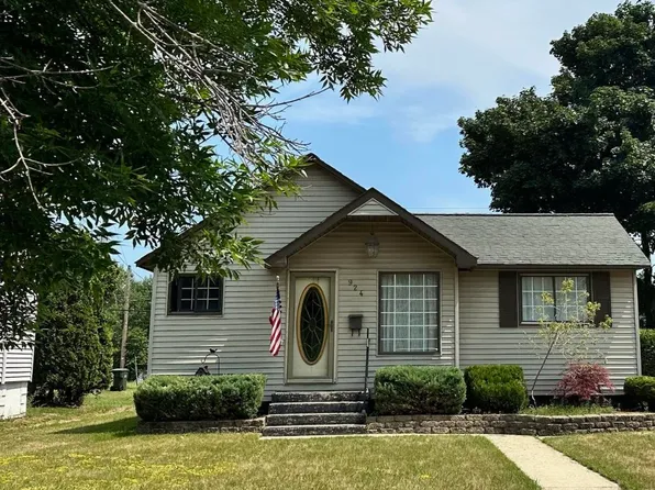 924 Sheridan Rd, Escanaba, MI 49829