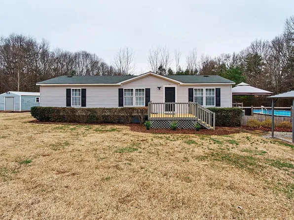112 Cedar Knob Trl, Westminster, SC 29693