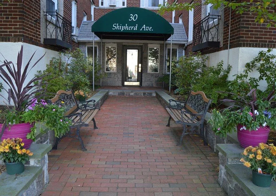 30 Shipherd Ave #9B