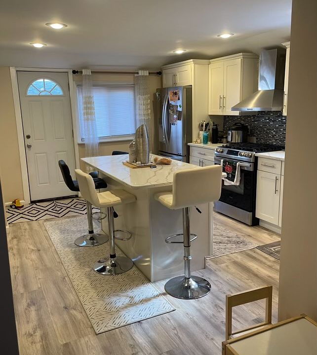2nd image of 10 Frank Ct