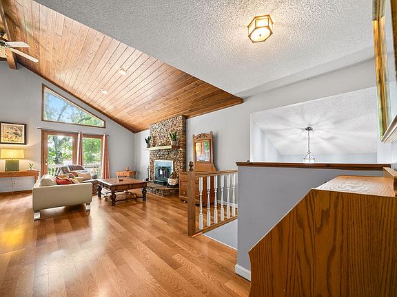 4th image of 166 Lakeview Trce