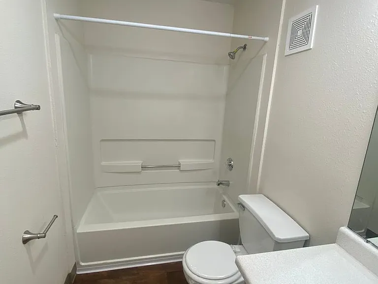 Steeple Chase Apartments — Photo 44