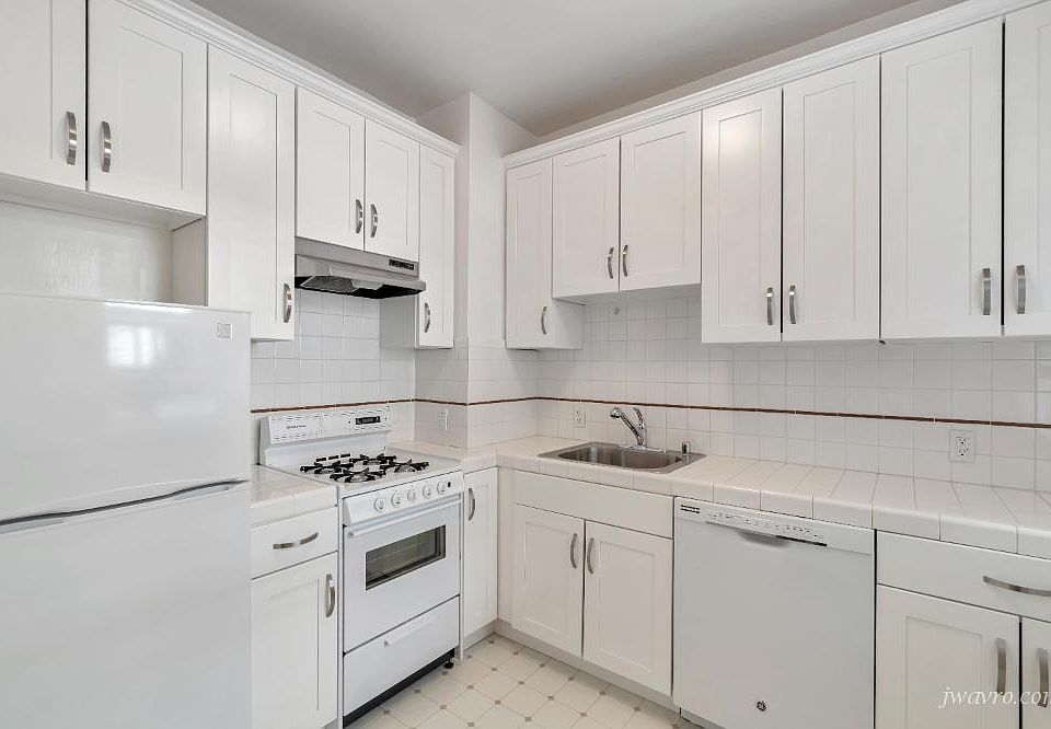 1st image of 1590 Sacramento St APT 6