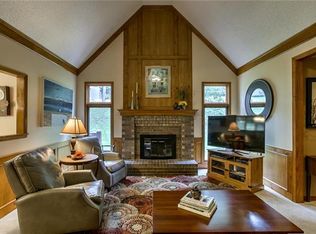 3600 SW Kimstin Cir, Blue Springs, MO 64015