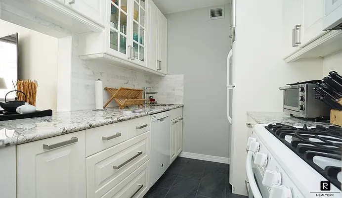 Sold by R New York | media 12