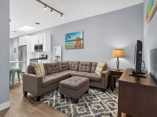 815 Willow Avenue image 1 of 22
