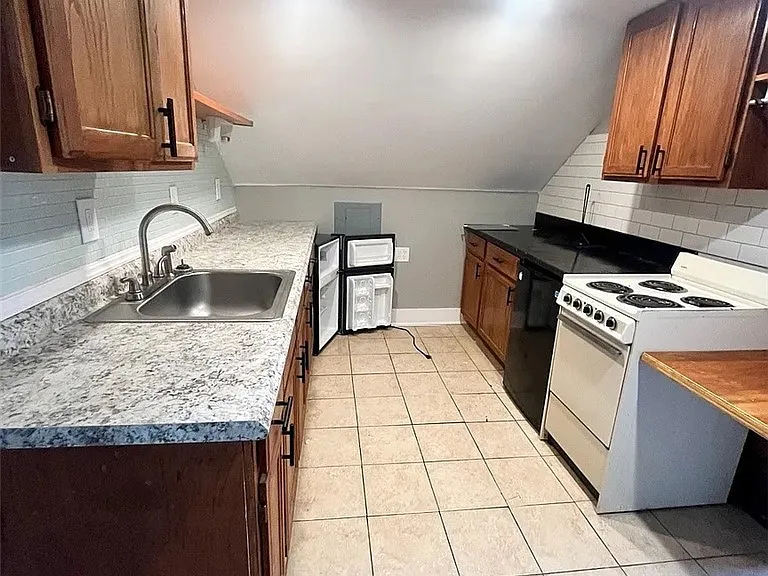 1304 W 64th St #5 — Photo 6