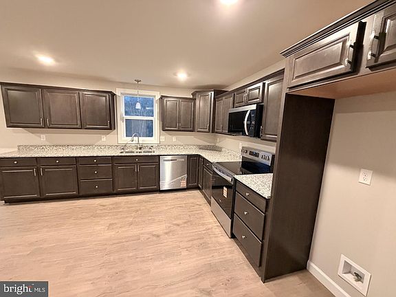 5th image of 1490 Sherry Dr